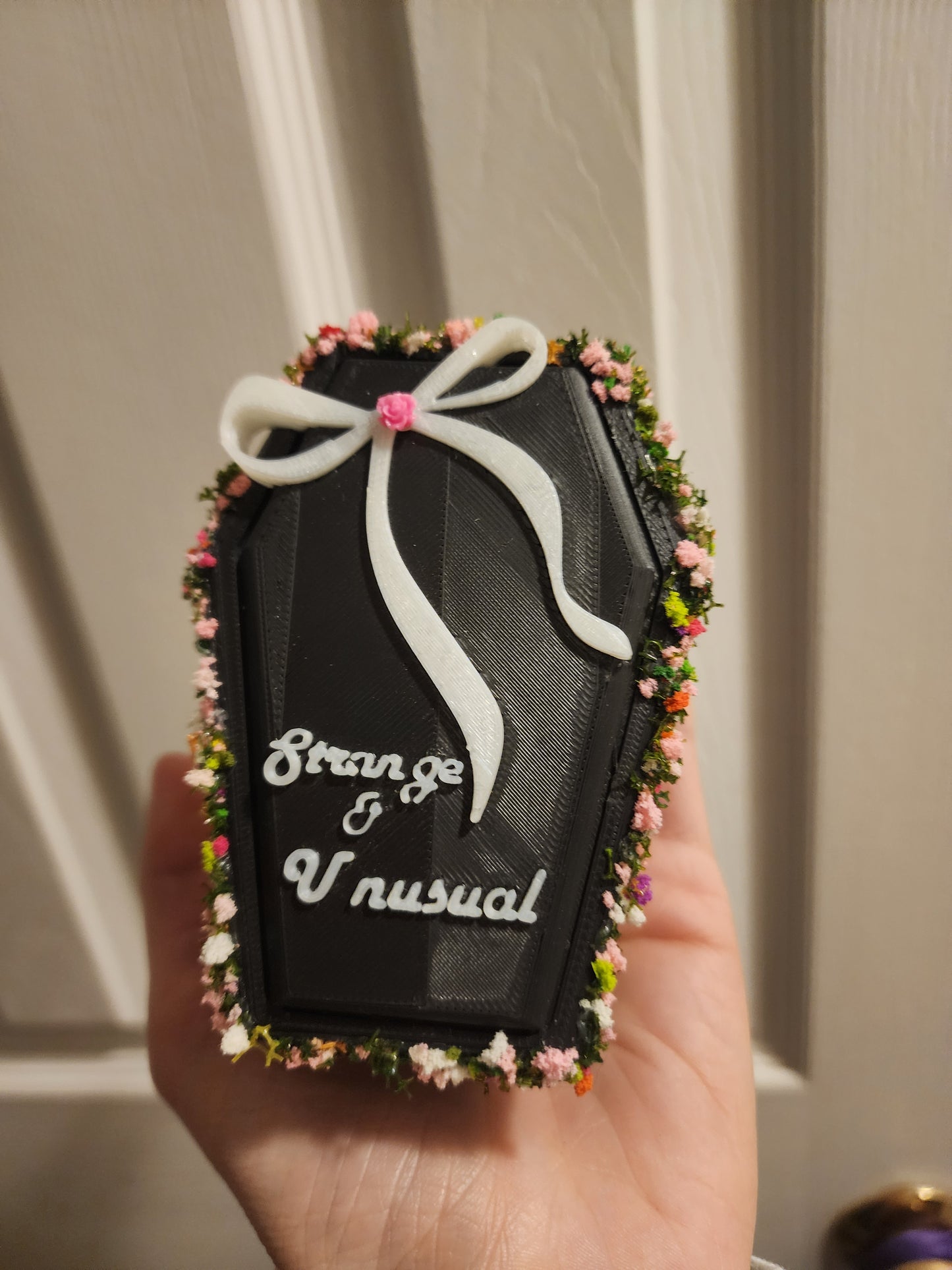 (Decorated) Glow Coffin Invertebrate Hide