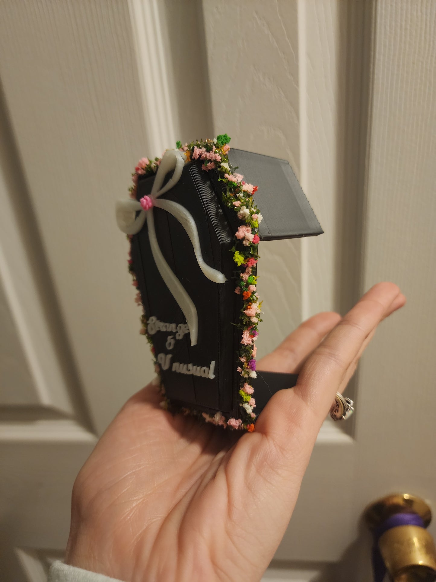 (Decorated) Glow Coffin Invertebrate Hide