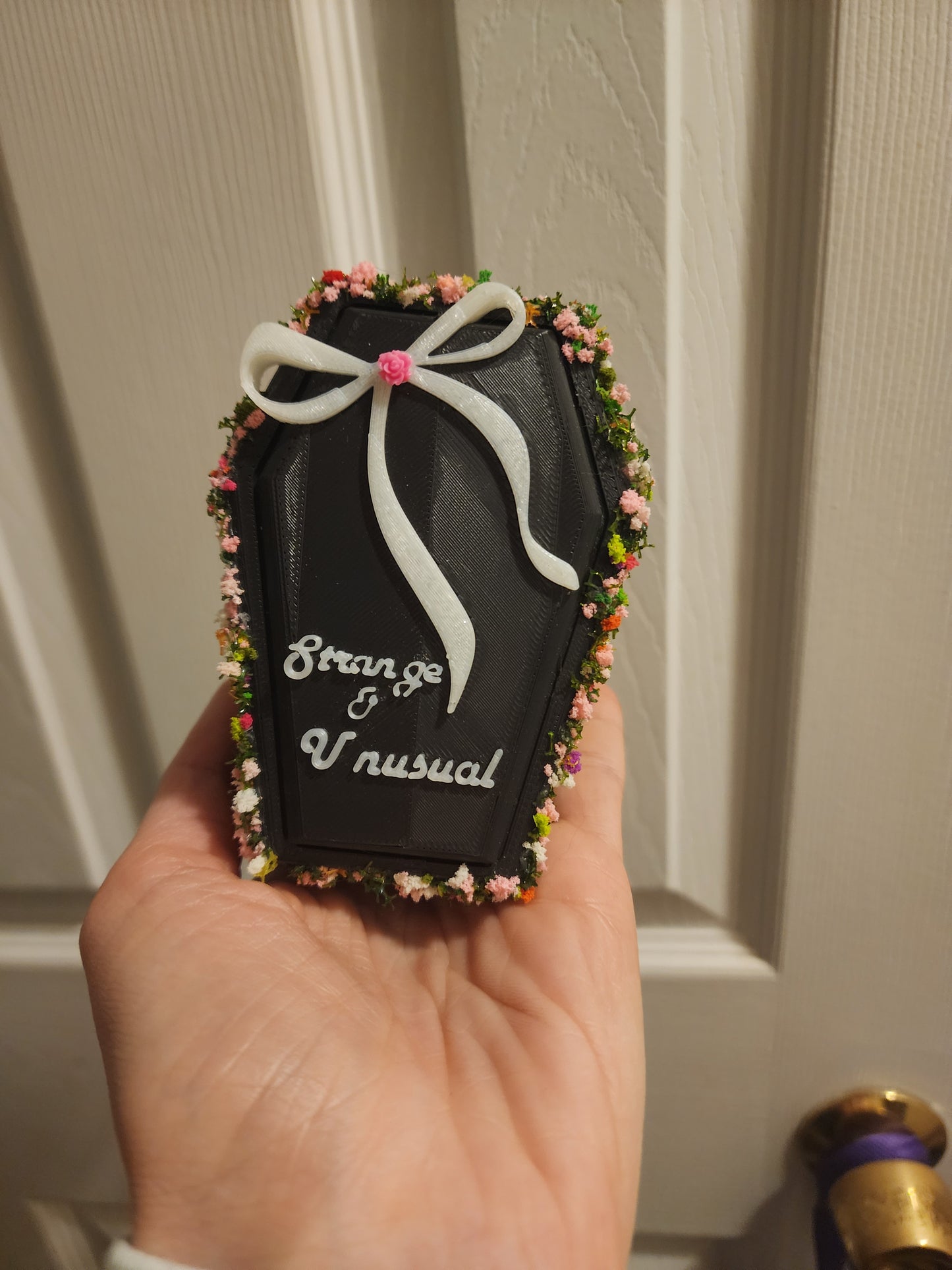 (Decorated) Glow Coffin Invertebrate Hide