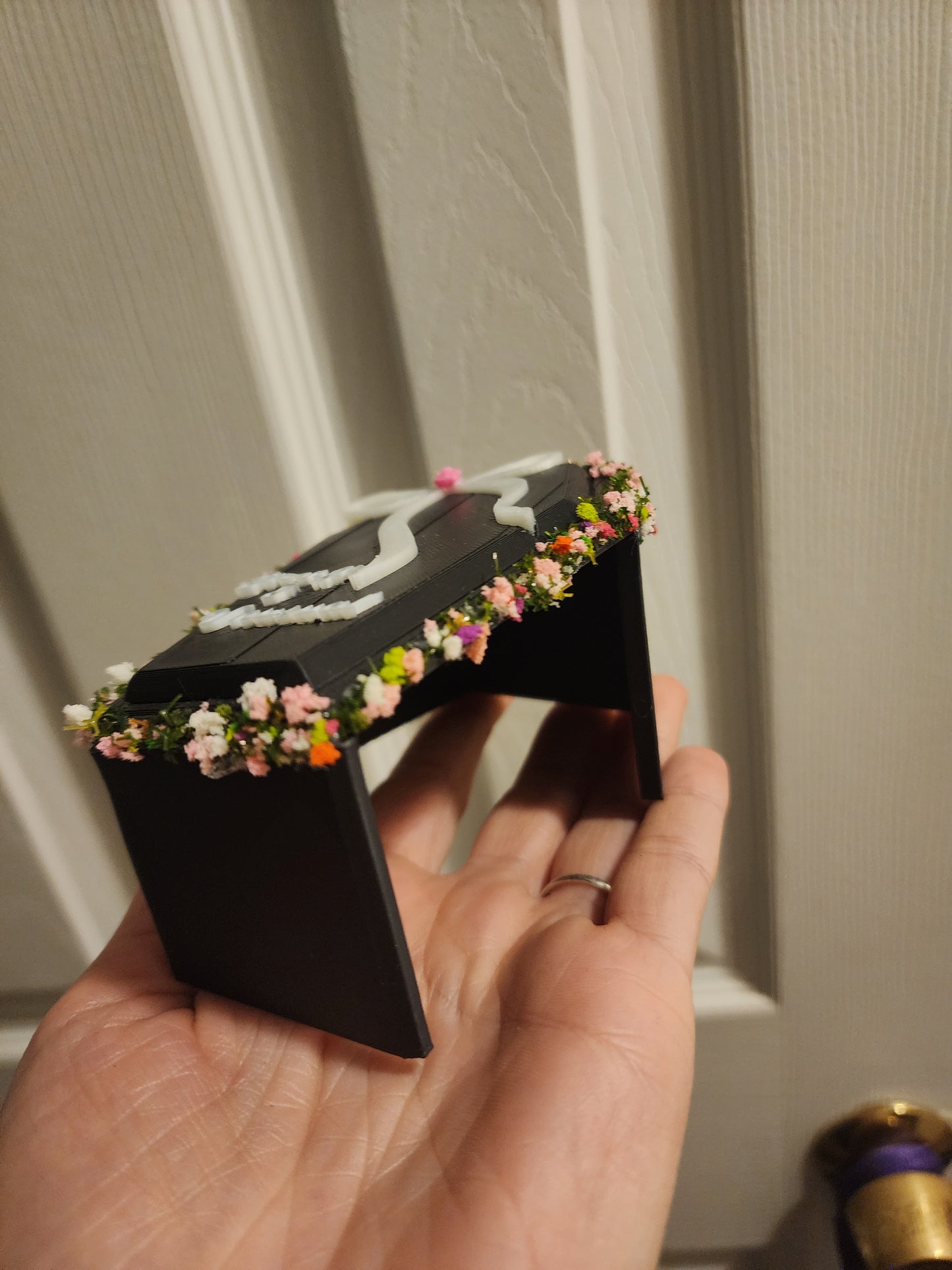 (Decorated) Glow Coffin Invertebrate Hide